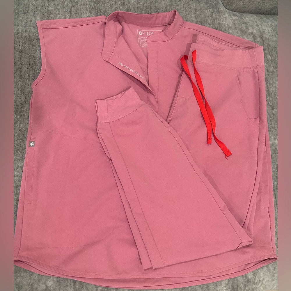FIGS SCRUBS Rafaela & Zamora Jogger Set Limited Edition Chalk Pink